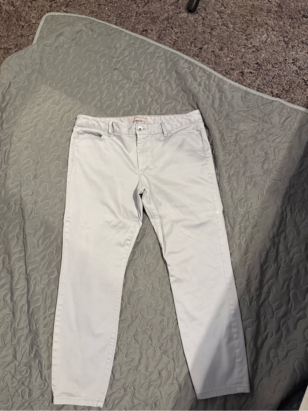 Banana Republic Women's Straight Leg Pants in Light Gray